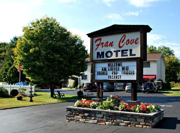 Fran Cove Motel Lake George Luaran gambar